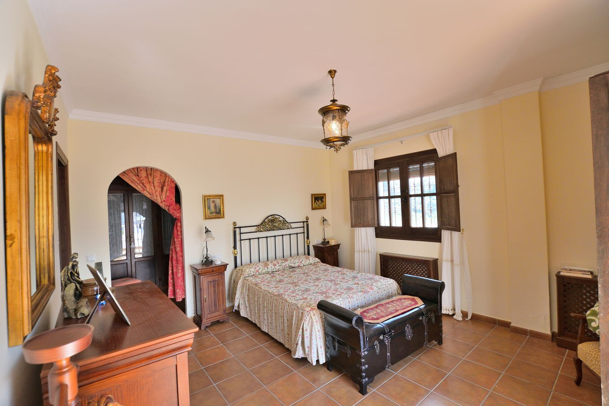 5 Bed Townhouse for sale in Montejaque Costa Del Sol, Málaga, Spain