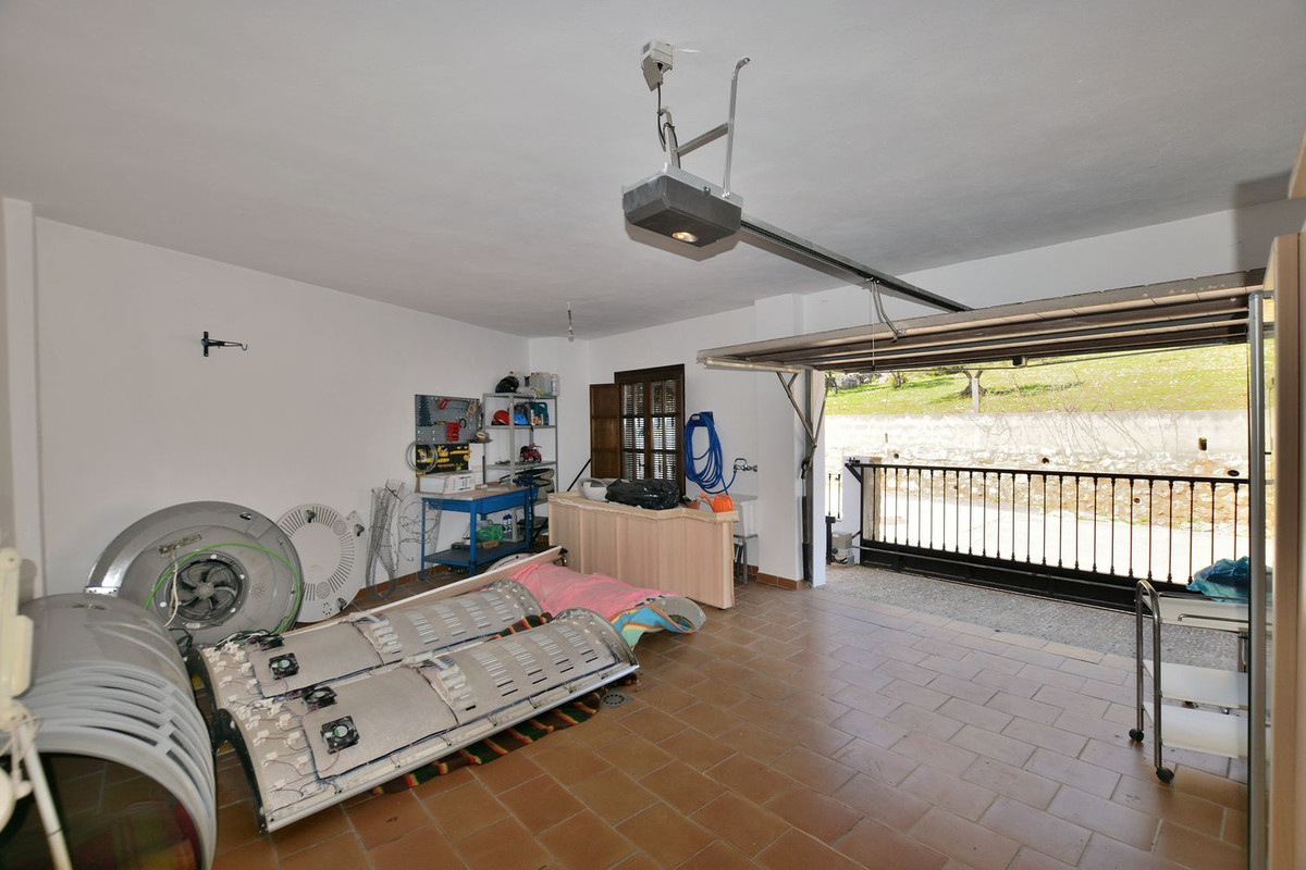 5 Bed Townhouse for sale in Montejaque Costa Del Sol, Málaga, Spain