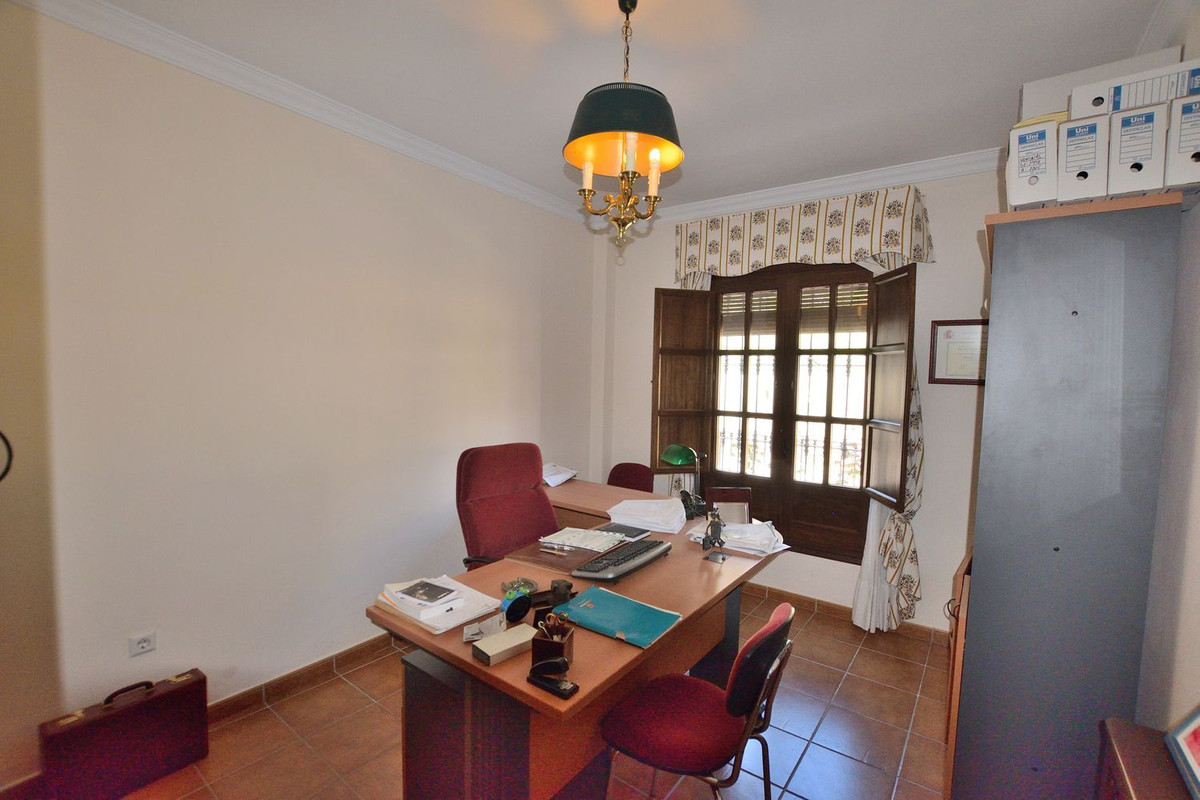 5 Bed Townhouse for sale in Montejaque Costa Del Sol, Málaga, Spain