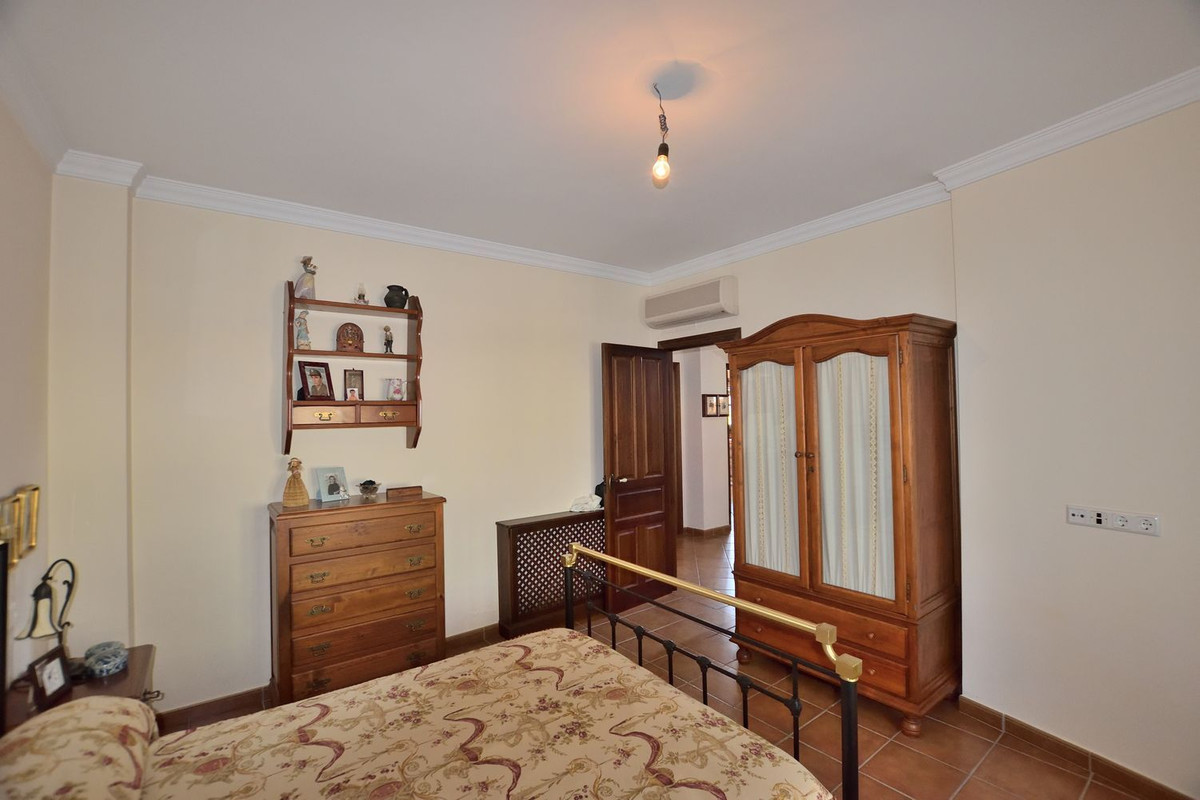5 Bed Townhouse for sale in Montejaque Costa Del Sol, Málaga, Spain