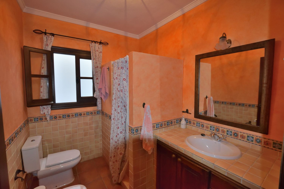 5 Bed Townhouse for sale in Montejaque Costa Del Sol, Málaga, Spain