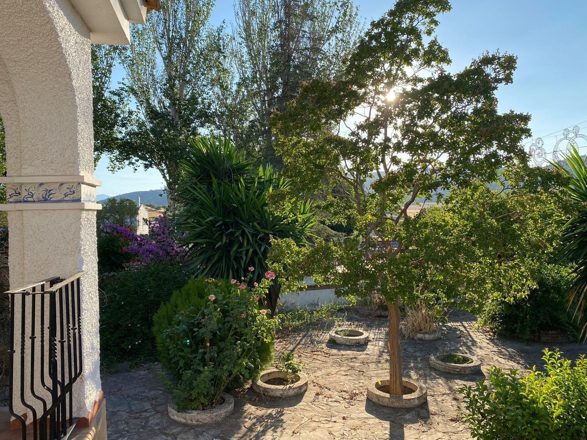 4 Bed Townhouse for sale in Arriate Costa Del Sol, Málaga, Spain