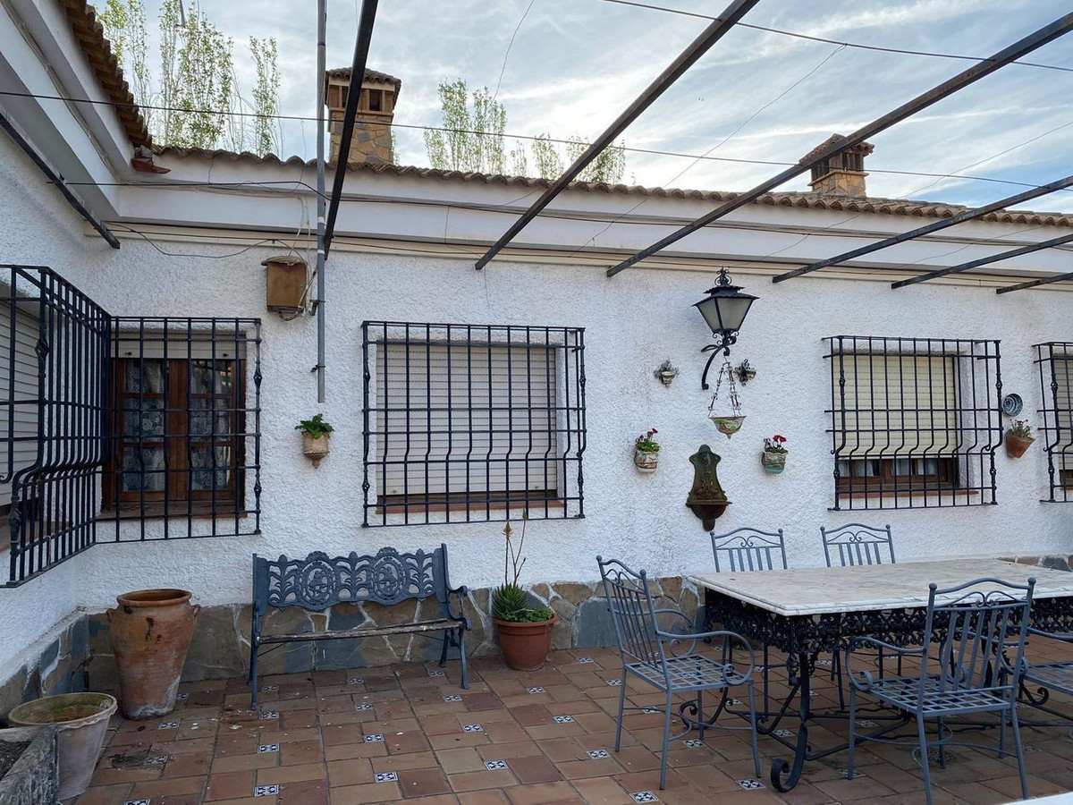 4 Bed Townhouse for sale in Arriate Costa Del Sol, Málaga, Spain