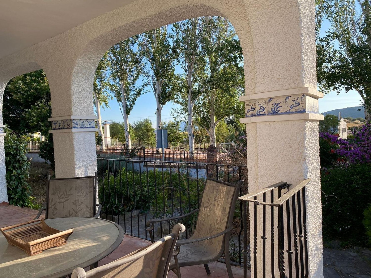 4 Bed Townhouse for sale in Arriate Costa Del Sol, Málaga, Spain