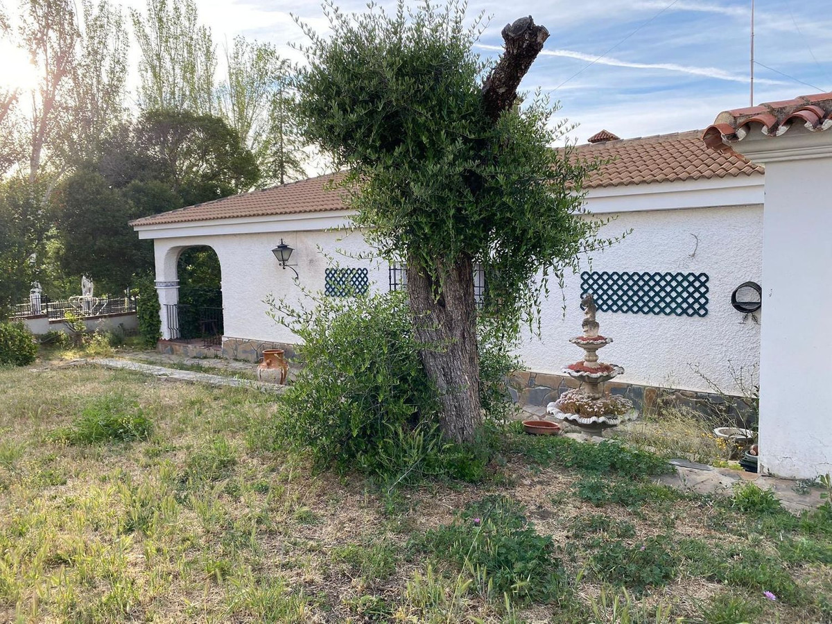 4 Bed Townhouse for sale in Arriate Costa Del Sol, Málaga, Spain