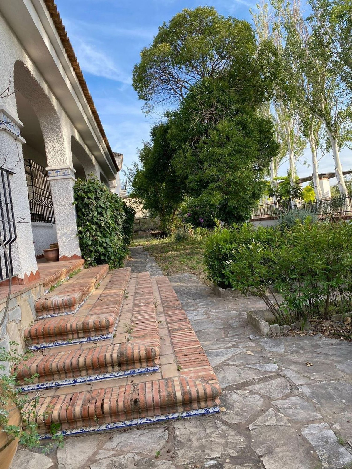 4 Bed Townhouse for sale in Arriate Costa Del Sol, Málaga, Spain