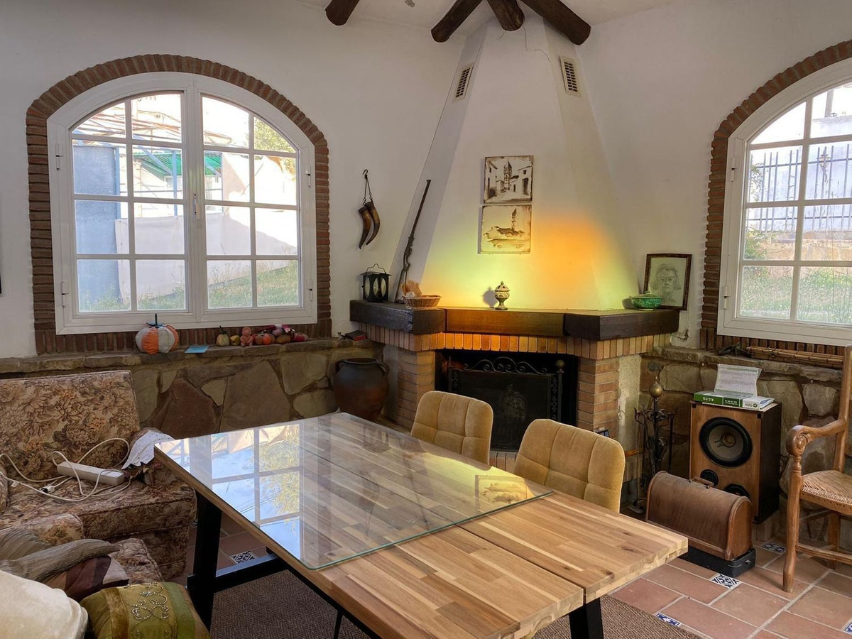 4 Bed Townhouse for sale in Arriate Costa Del Sol, Málaga, Spain
