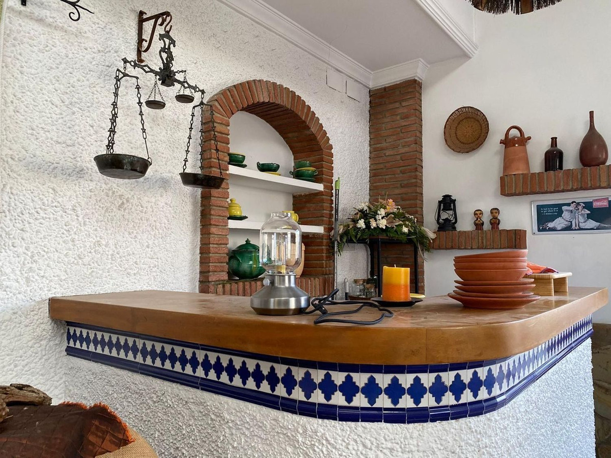 4 Bed Townhouse for sale in Arriate Costa Del Sol, Málaga, Spain