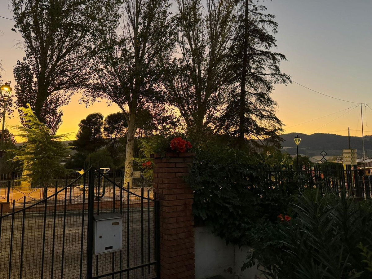4 Bed Townhouse for sale in Arriate Costa Del Sol, Málaga, Spain
