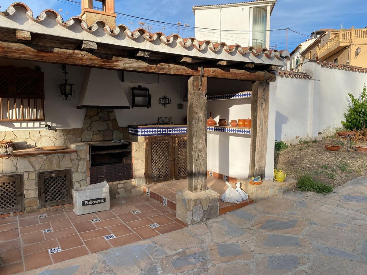 4 Bed Townhouse for sale in Arriate Costa Del Sol, Málaga, Spain