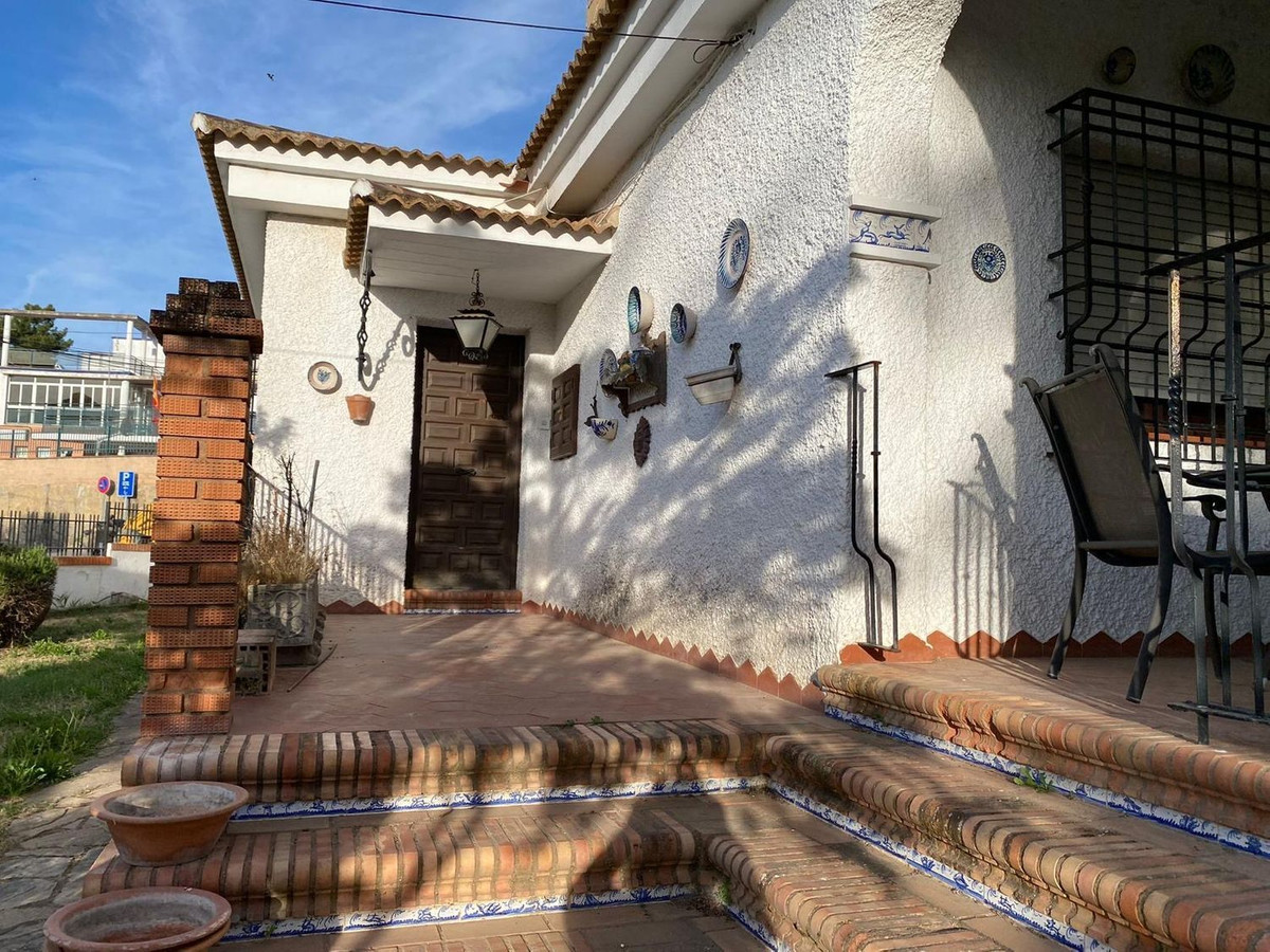 4 Bed Townhouse for sale in Arriate Costa Del Sol, Málaga, Spain