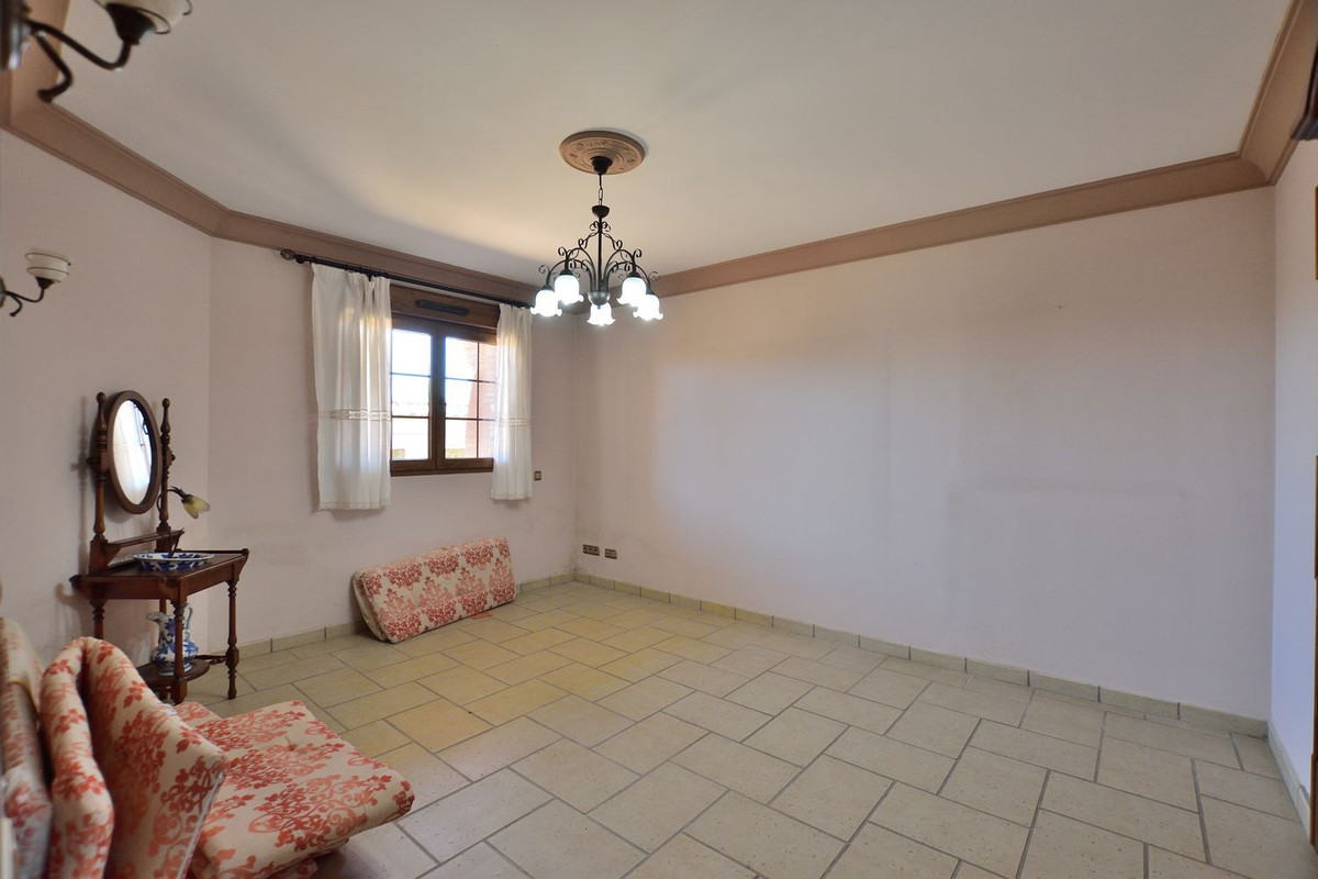 Se vende Villa - Chalet de 5 dormitorios en Costa Del Sol, Málaga, España