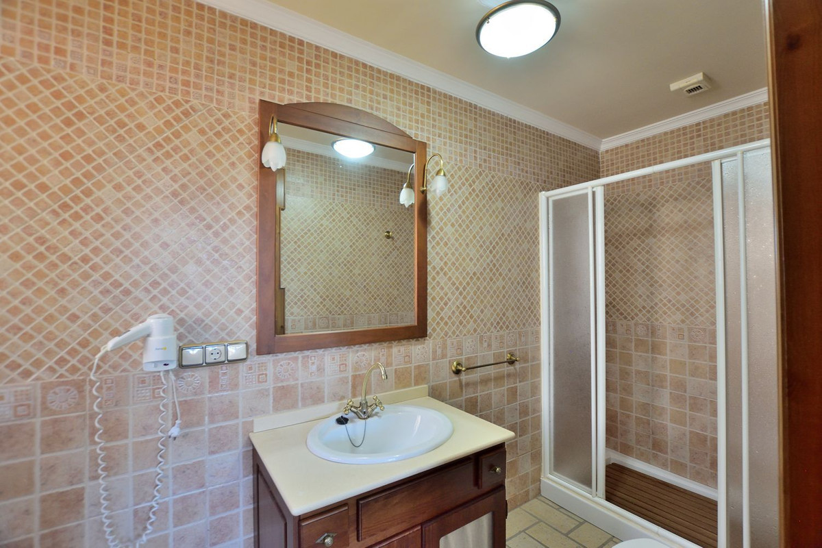 Se vende Villa - Chalet de 5 dormitorios en Costa Del Sol, Málaga, España