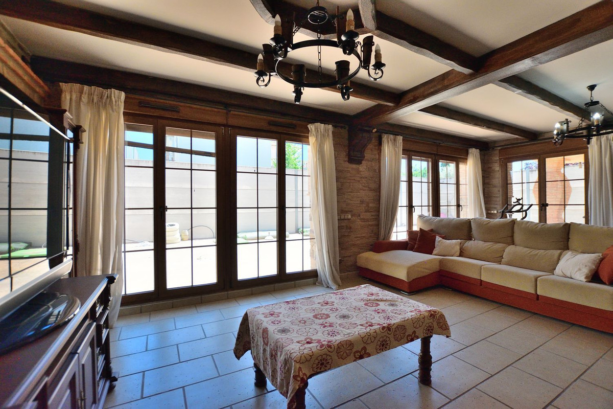 Se vende Villa - Chalet de 5 dormitorios en Costa Del Sol, Málaga, España
