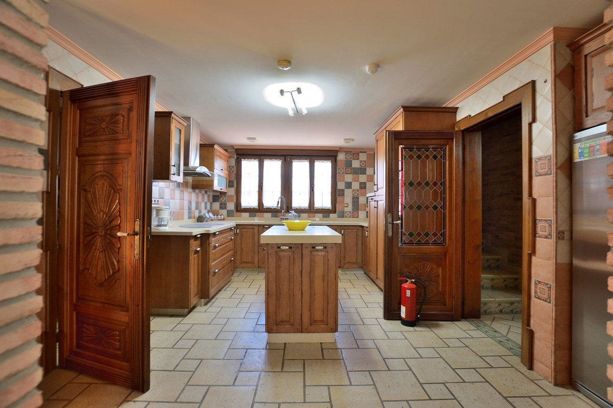 Se vende Villa - Chalet de 5 dormitorios en Costa Del Sol, Málaga, España