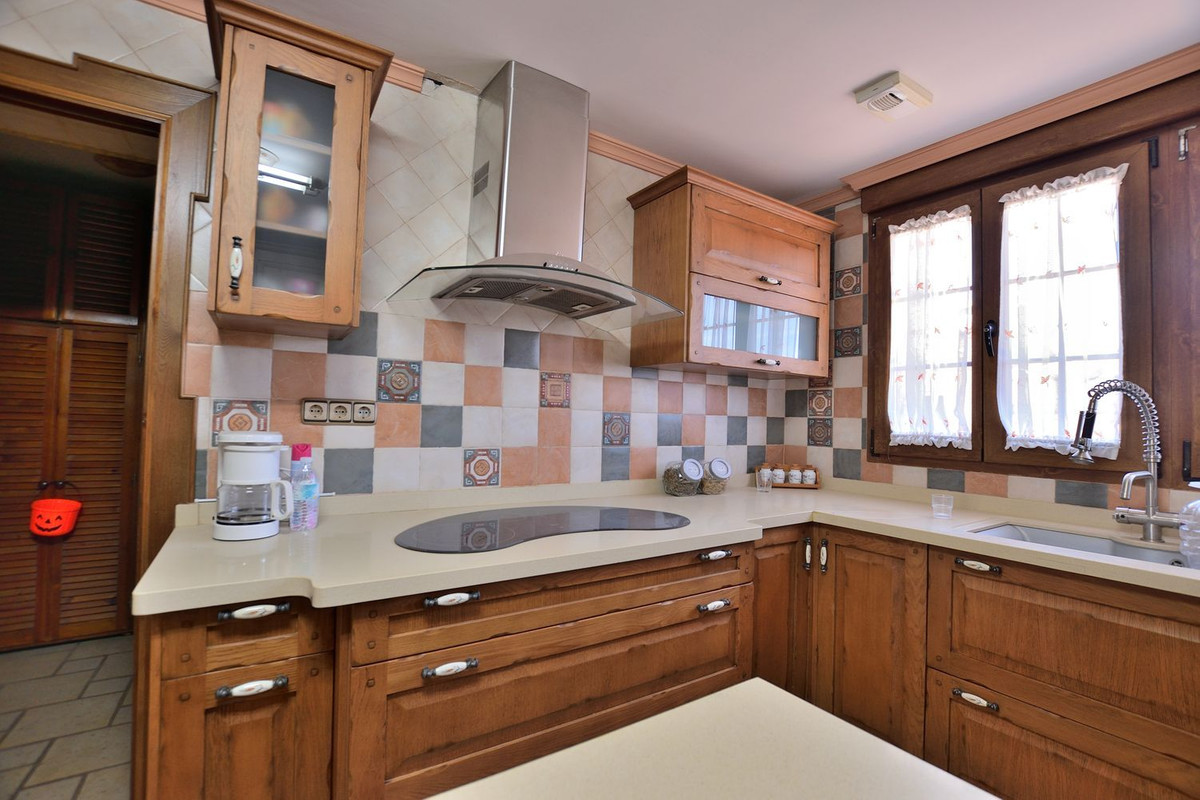 Se vende Villa - Chalet de 5 dormitorios en Costa Del Sol, Málaga, España