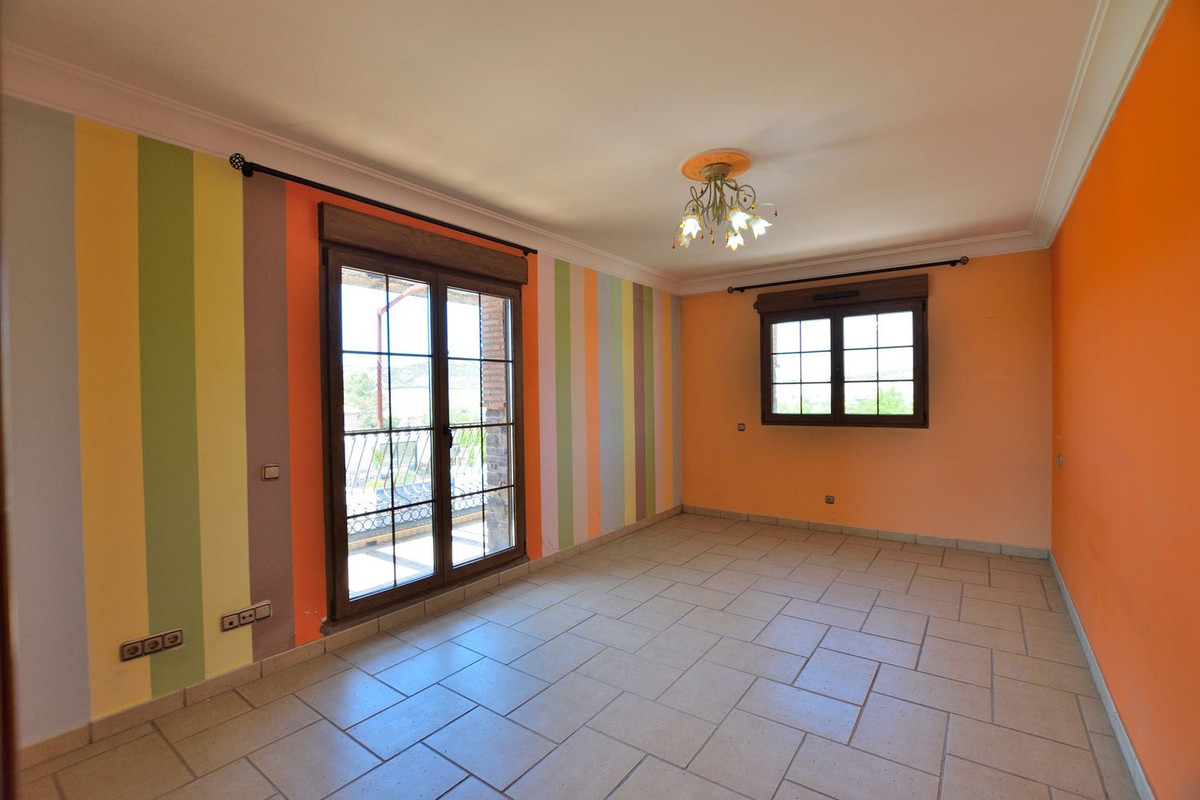 Se vende Villa - Chalet de 5 dormitorios en Costa Del Sol, Málaga, España
