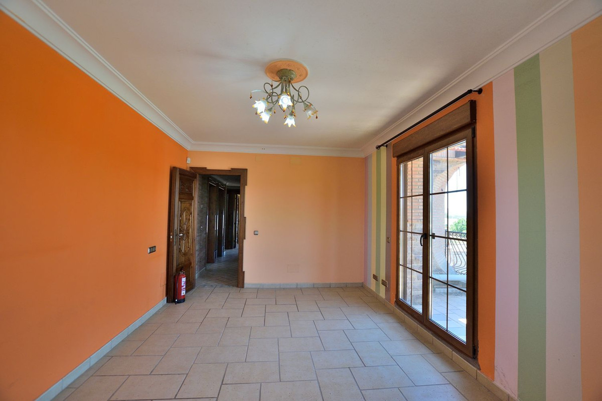 Se vende Villa - Chalet de 5 dormitorios en Costa Del Sol, Málaga, España
