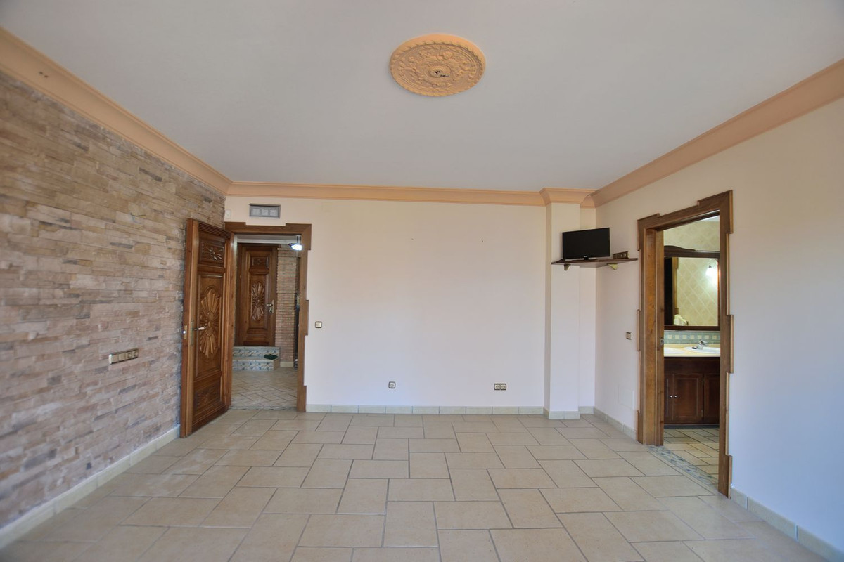 Se vende Villa - Chalet de 5 dormitorios en Costa Del Sol, Málaga, España
