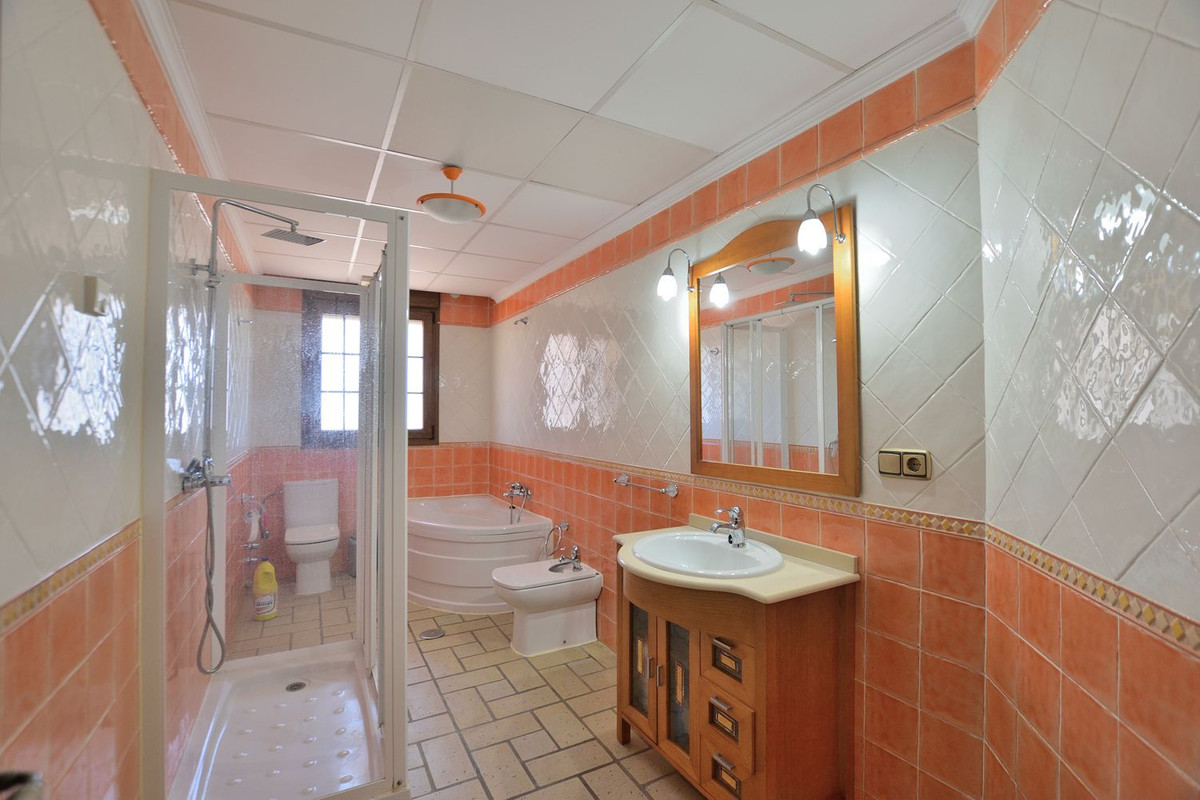 Se vende Villa - Chalet de 5 dormitorios en Costa Del Sol, Málaga, España