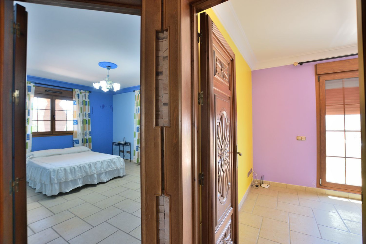 Se vende Villa - Chalet de 5 dormitorios en Costa Del Sol, Málaga, España