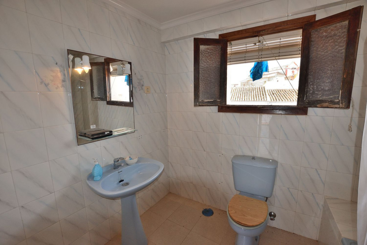 Se vende Adosada de 12 dormitorios en Costa Del Sol, Málaga, España