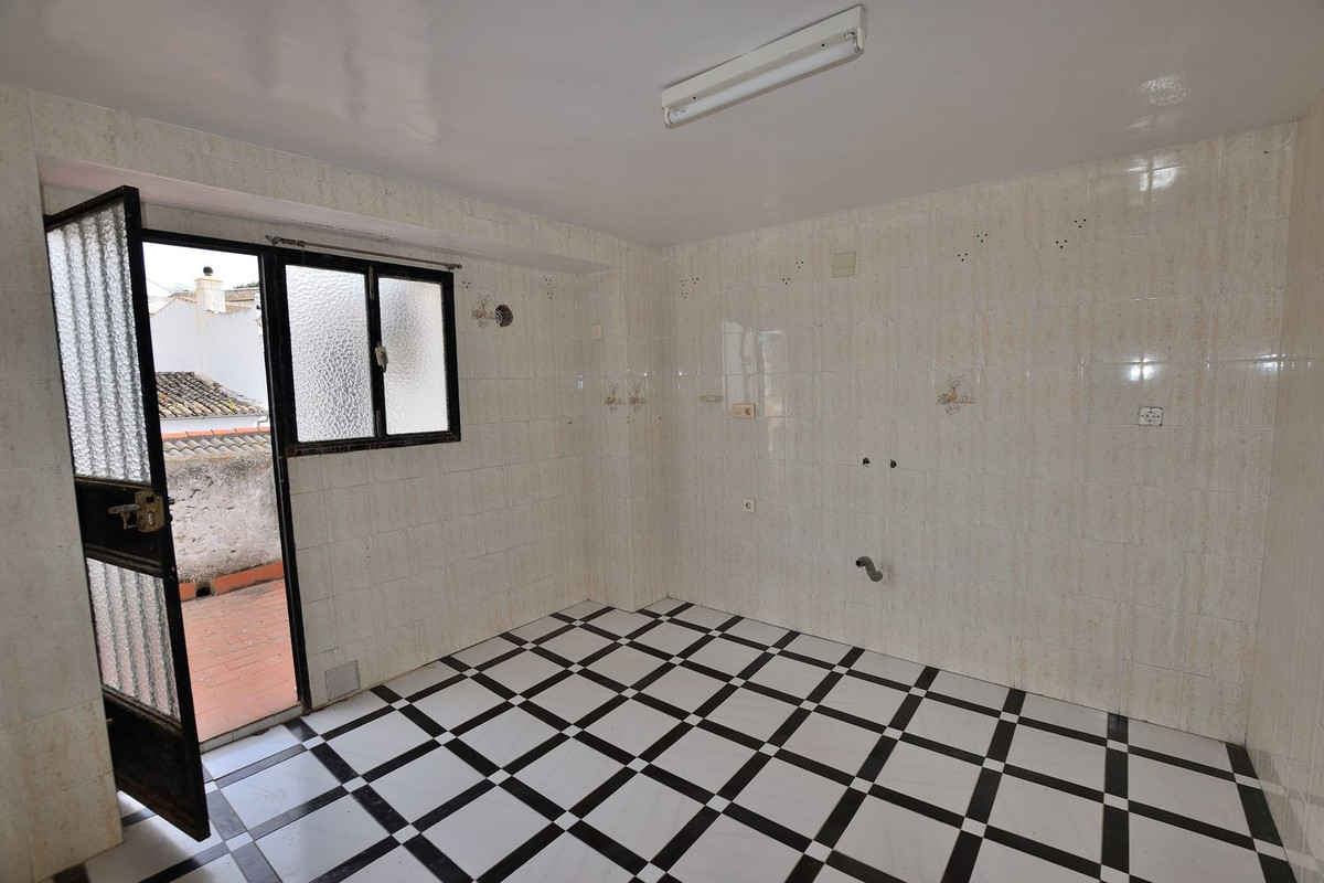 Se vende Adosada de 12 dormitorios en Costa Del Sol, Málaga, España