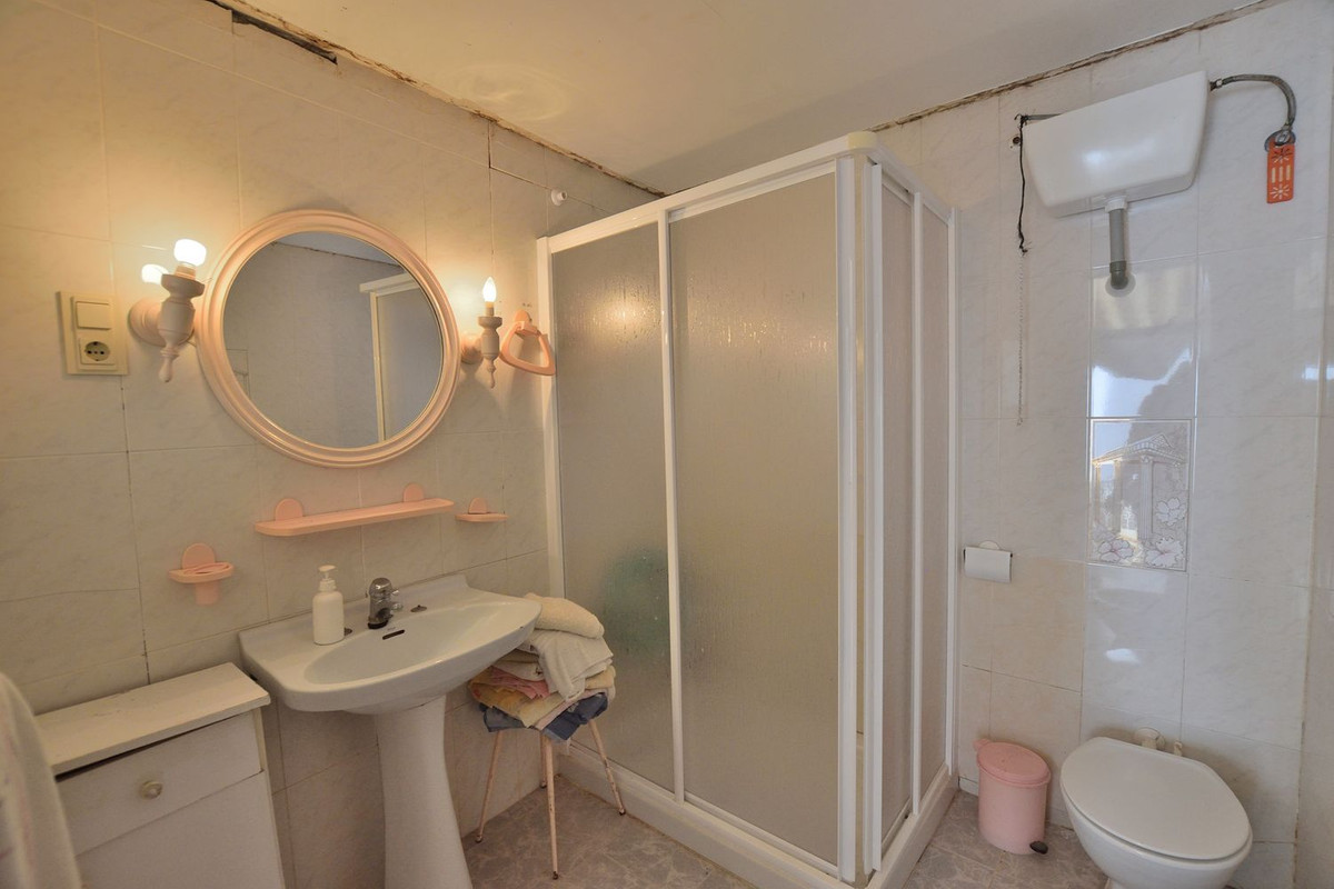 Se vende Adosada de 12 dormitorios en Costa Del Sol, Málaga, España