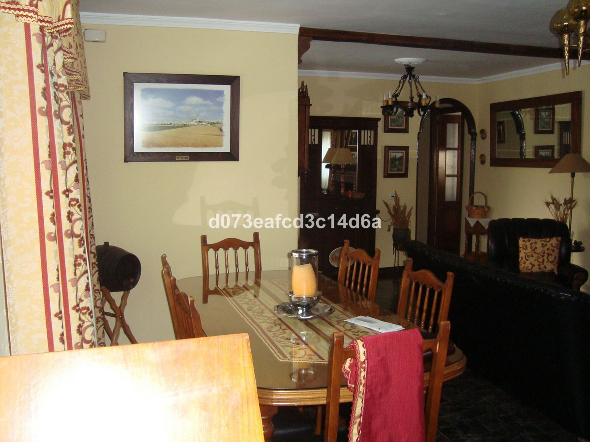 6 Bed Townhouse for sale in Ronda Costa Del Sol, Málaga, Spain