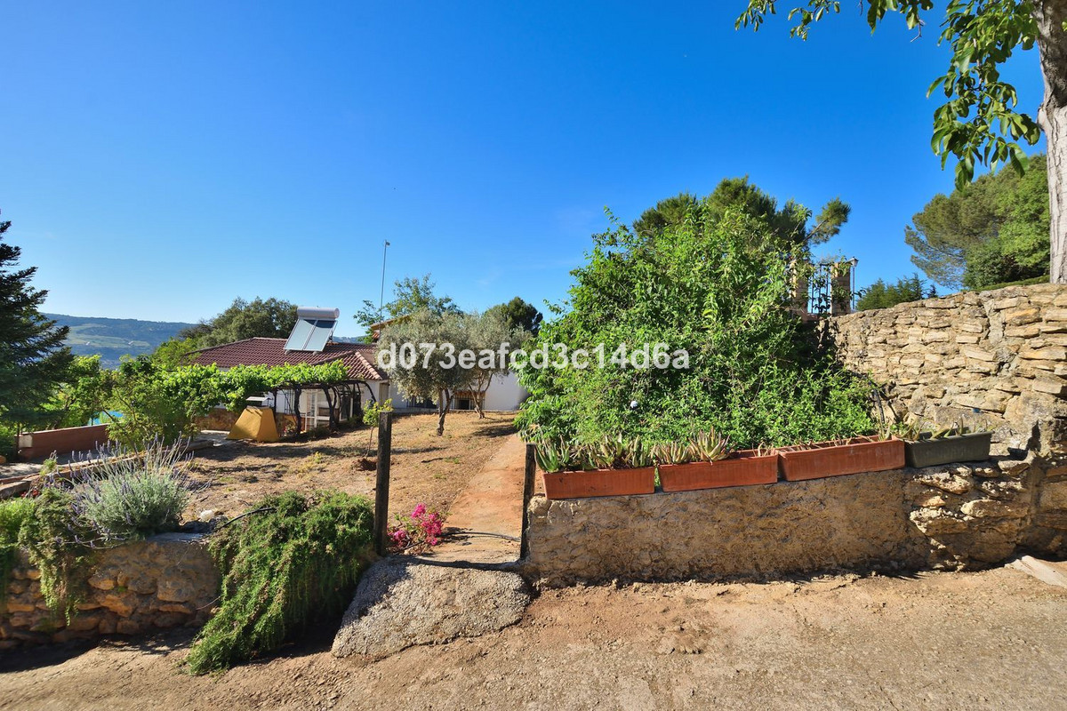 3 Bed Townhouse for sale in Ronda Costa Del Sol, Málaga, Spain
