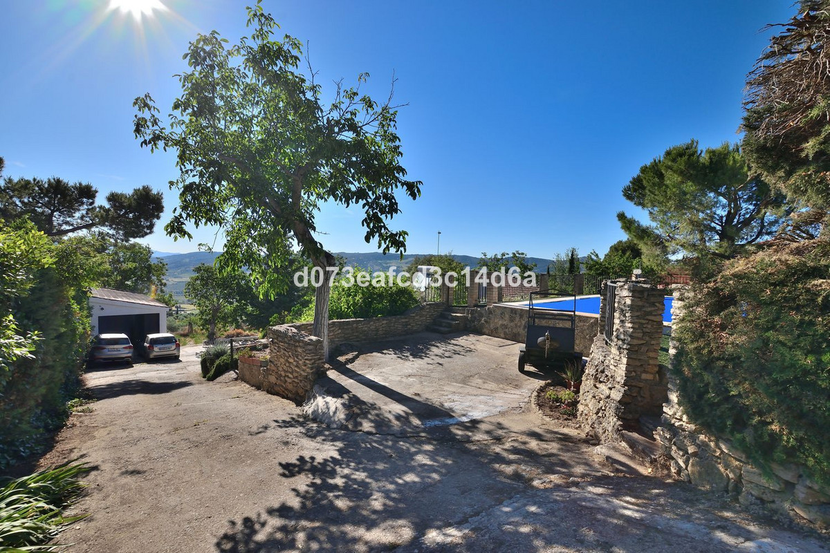 3 Bed Townhouse for sale in Ronda Costa Del Sol, Málaga, Spain