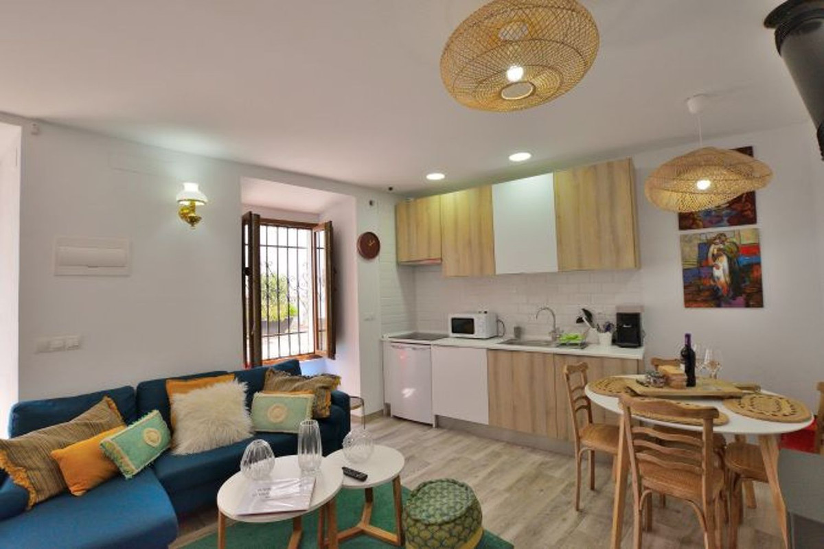 5 Bed Townhouse for sale in Montejaque Costa Del Sol, Málaga, Spain