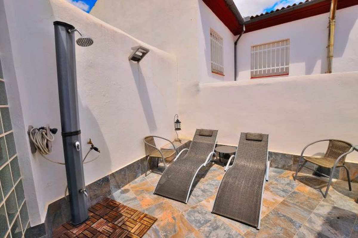 5 Bed Townhouse for sale in Montejaque Costa Del Sol, Málaga, Spain
