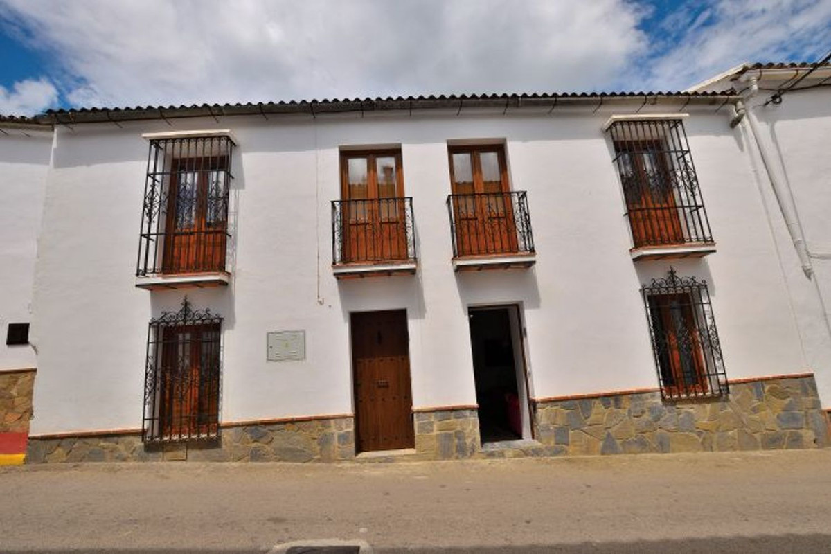 5 Bed Townhouse for sale in Montejaque Costa Del Sol, Málaga, Spain