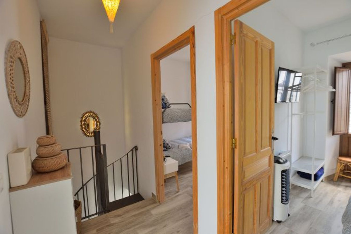 5 Bed Townhouse for sale in Montejaque Costa Del Sol, Málaga, Spain