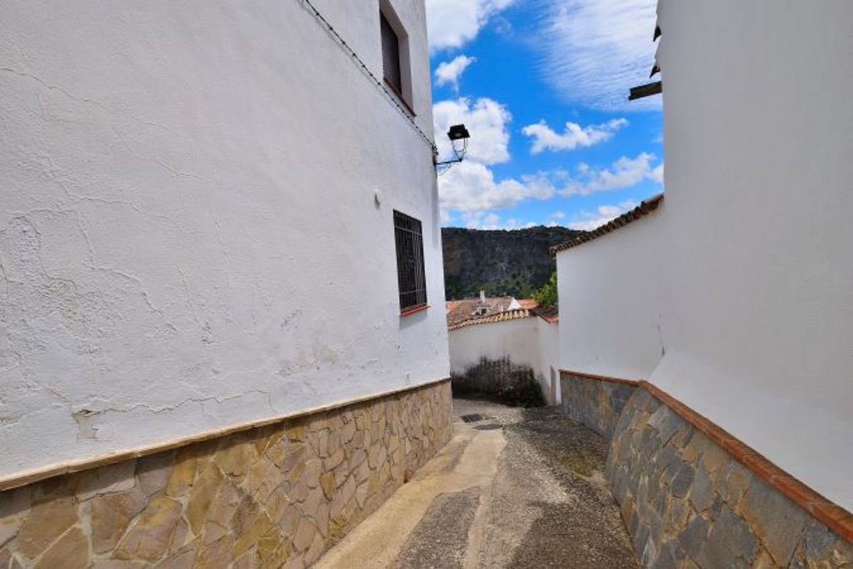 5 Bed Townhouse for sale in Montejaque Costa Del Sol, Málaga, Spain