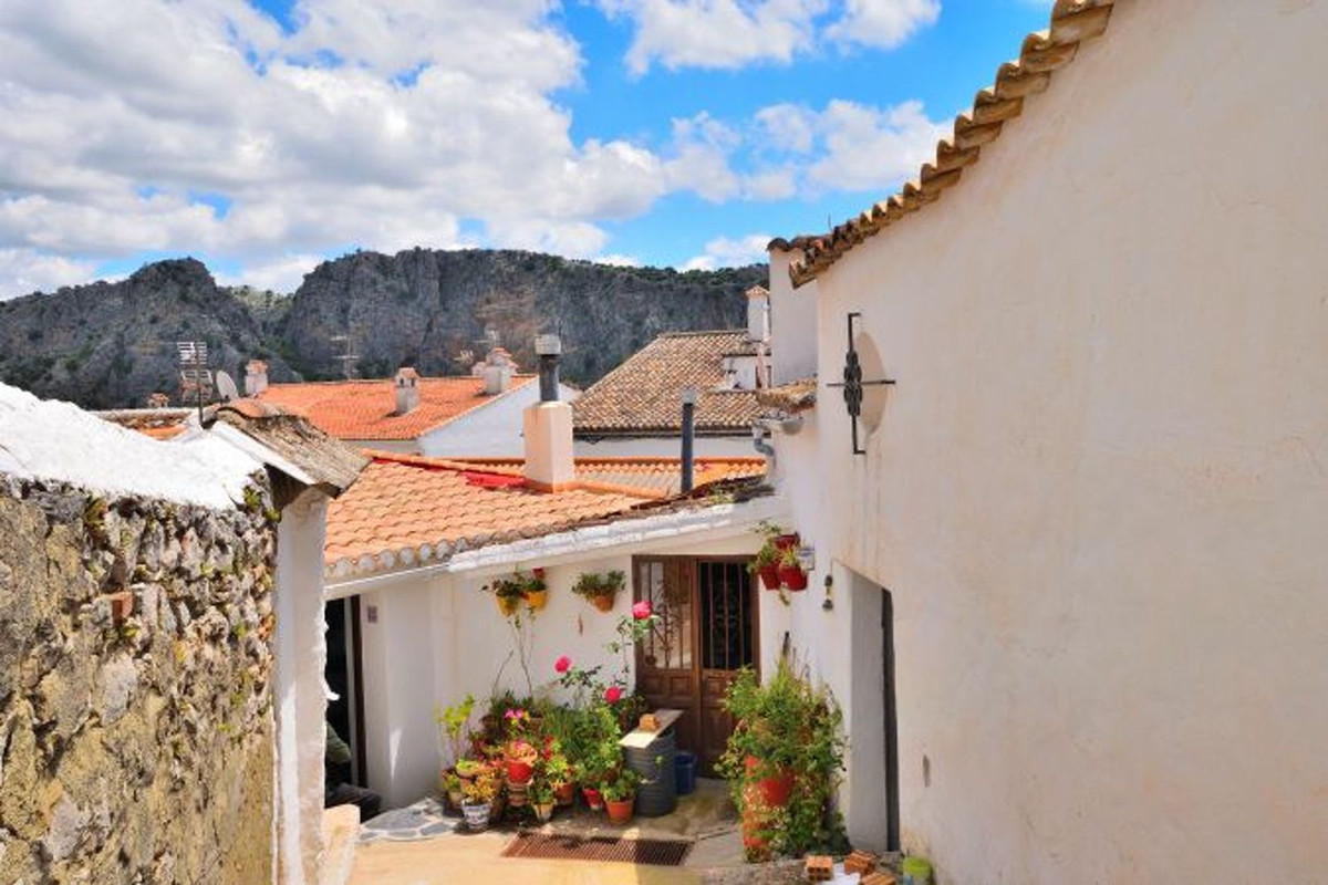 5 Bed Townhouse for sale in Montejaque Costa Del Sol, Málaga, Spain