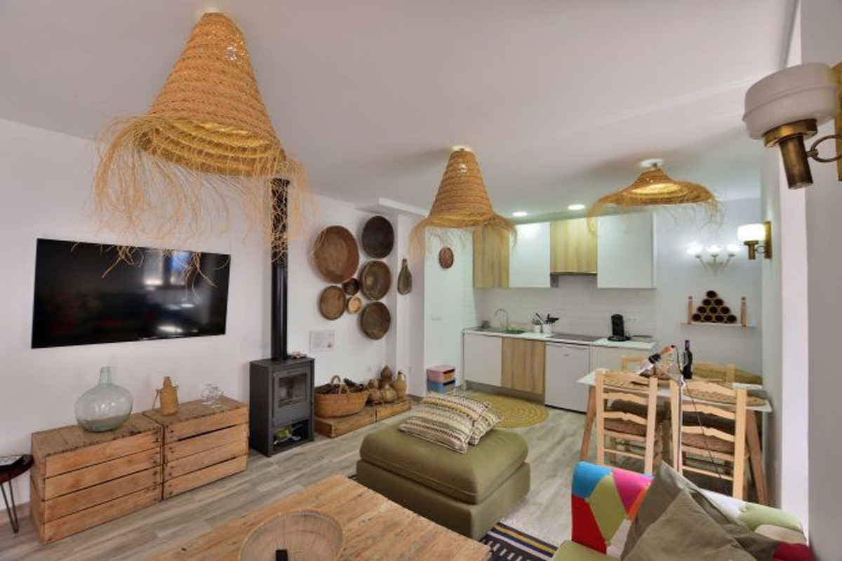 5 Bed Townhouse for sale in Montejaque Costa Del Sol, Málaga, Spain