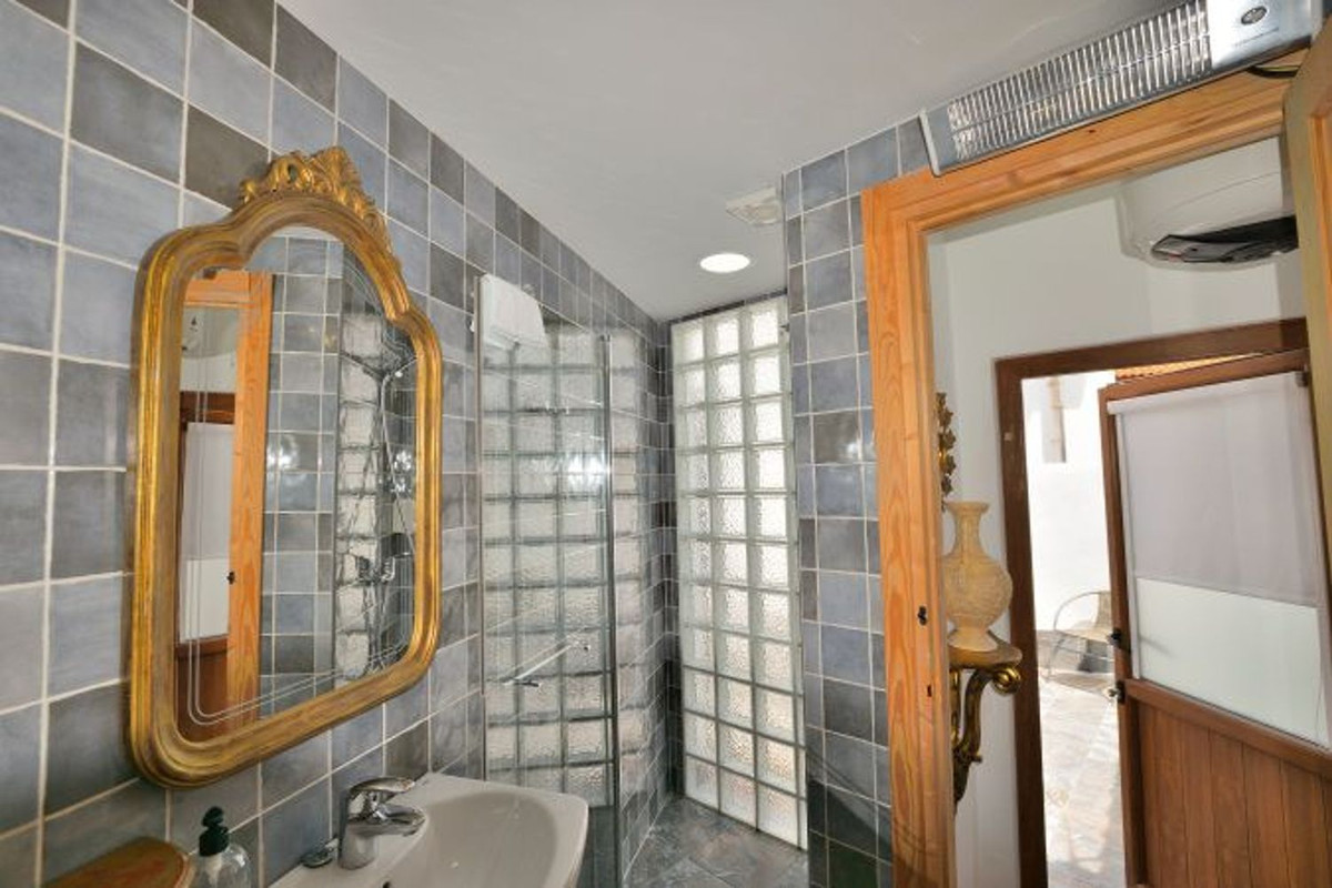 5 Bed Townhouse for sale in Montejaque Costa Del Sol, Málaga, Spain