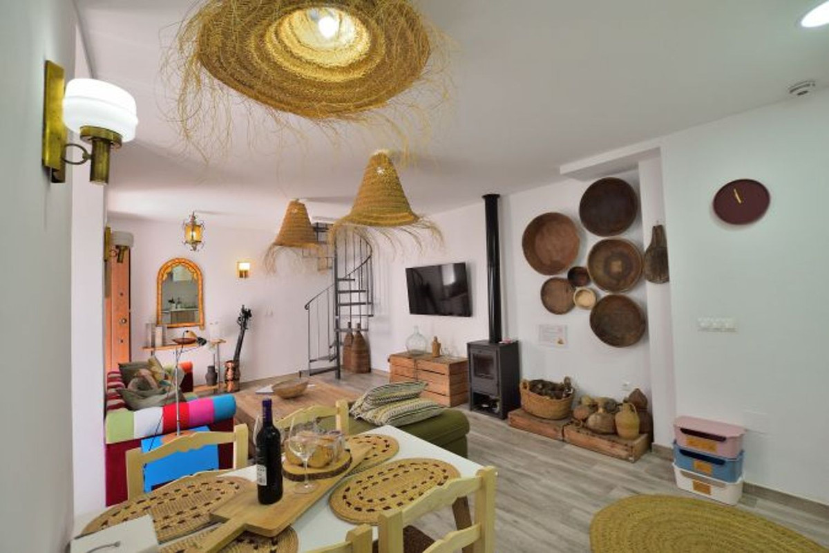 5 Bed Townhouse for sale in Montejaque Costa Del Sol, Málaga, Spain