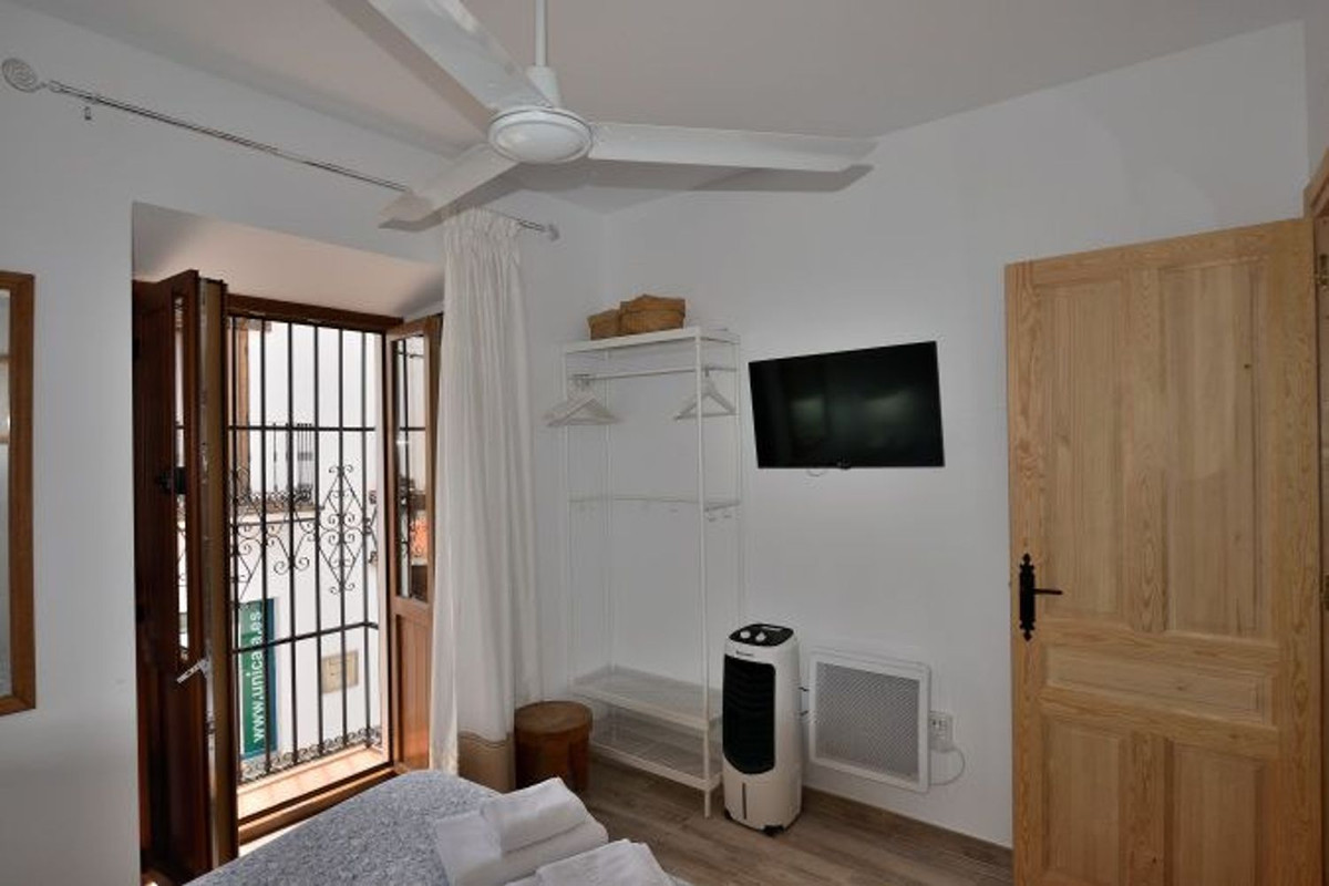 5 Bed Townhouse for sale in Montejaque Costa Del Sol, Málaga, Spain