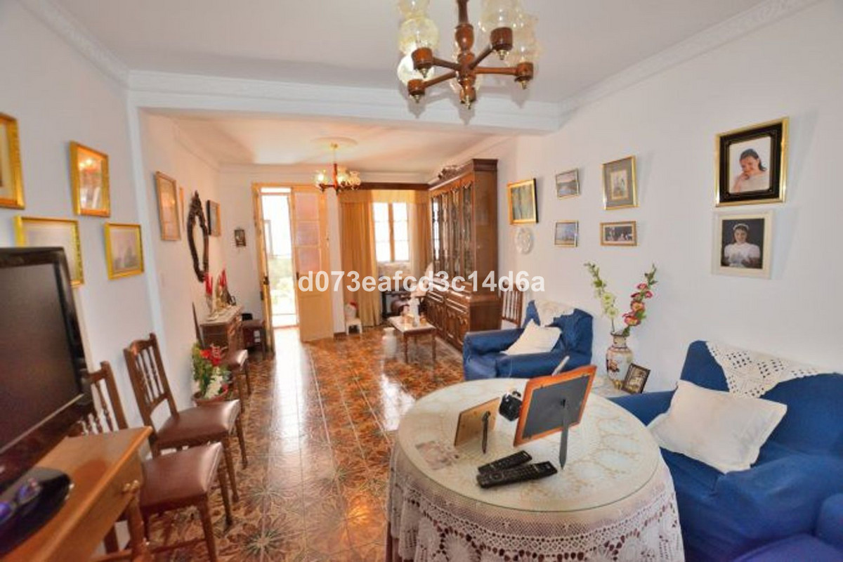 3 Bed Townhouse for sale in Arriate Costa Del Sol, Málaga, Spain