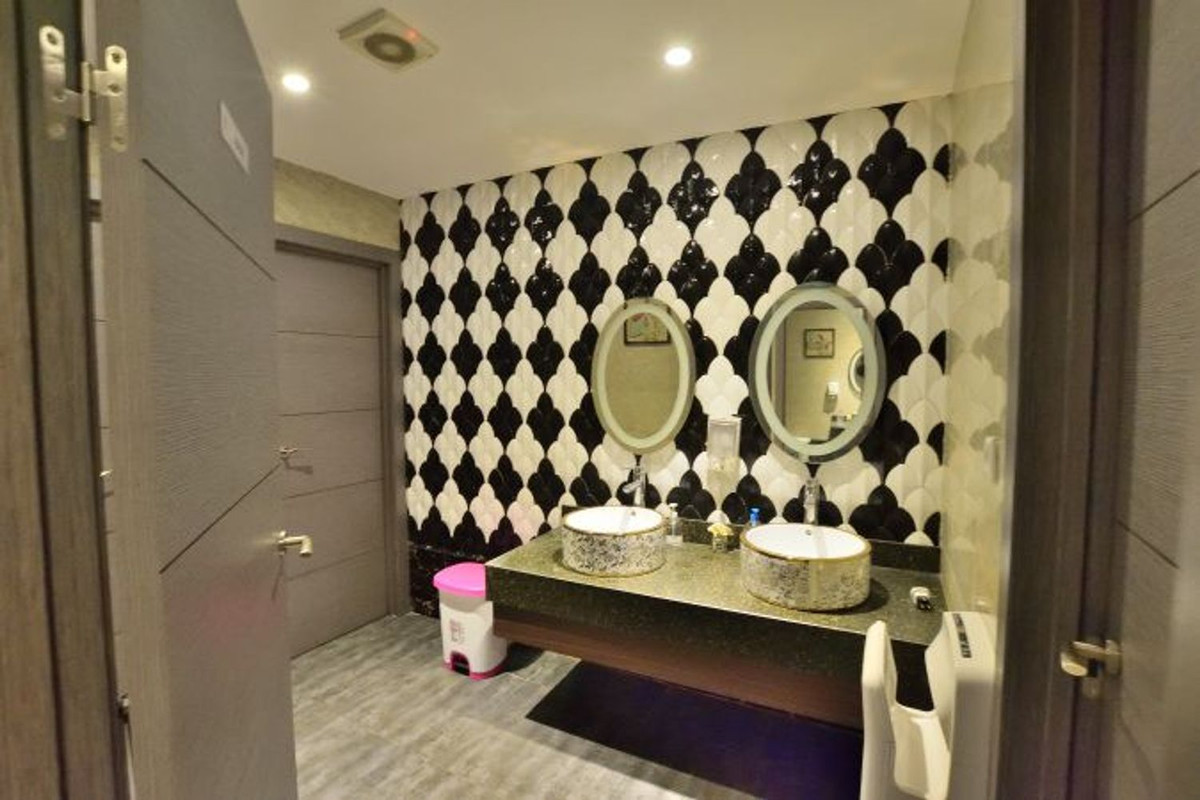 Commercial unit for sale in Ronda Costa Del Sol, Málaga, Spain