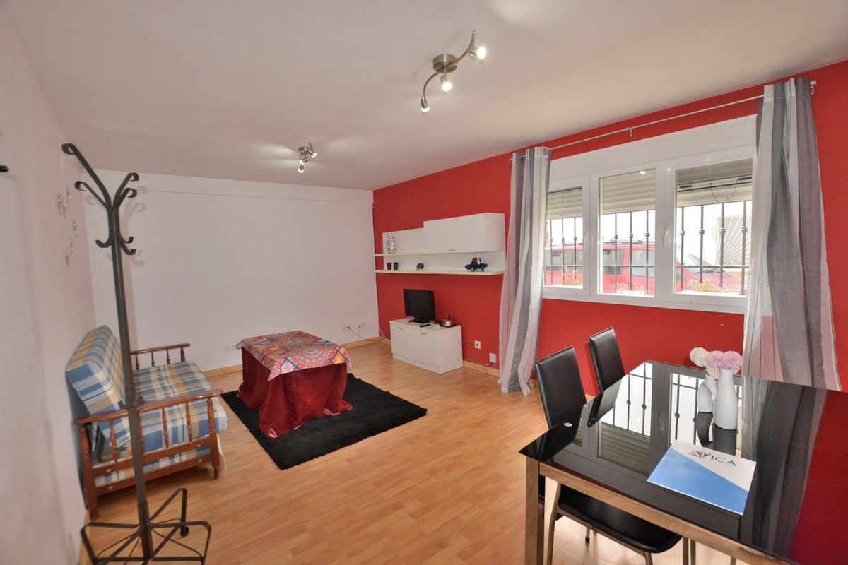 2 Bed Townhouse for sale in Cuevas Del Becerro Costa Del Sol, Málaga, Spain