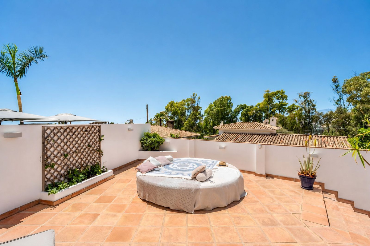 4 Bed Townhouse for sale in Nueva Andalucía Costa Del Sol, Málaga, Spain