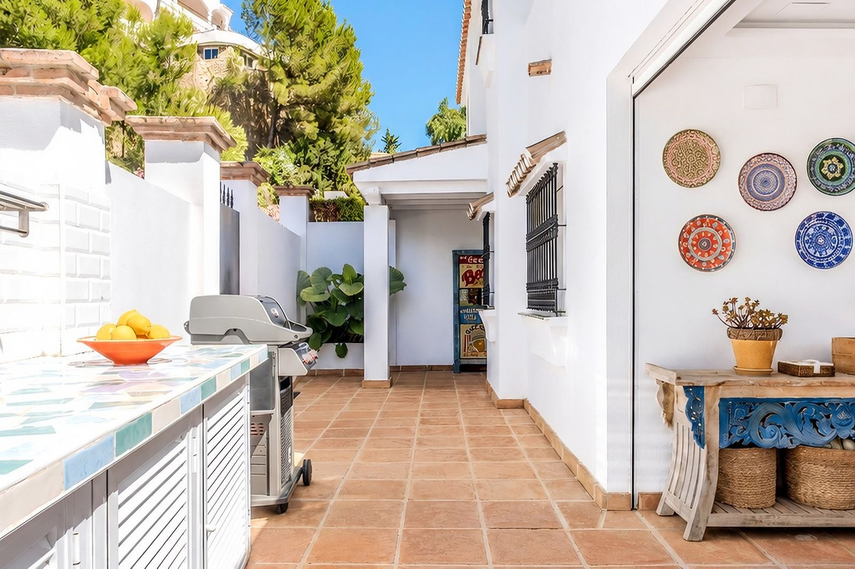 4 Bed Townhouse for sale in Nueva Andalucía Costa Del Sol, Málaga, Spain