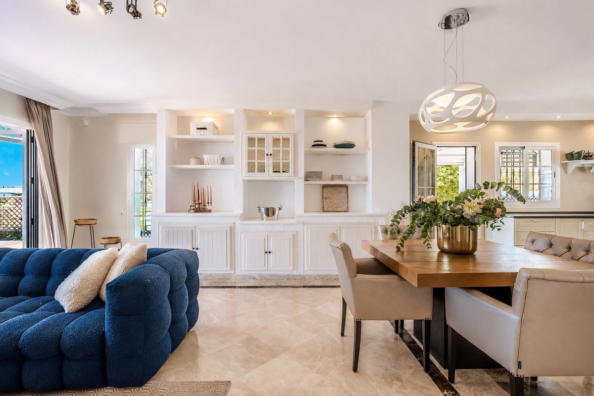 4 Bed Townhouse for sale in Nueva Andalucía Costa Del Sol, Málaga, Spain