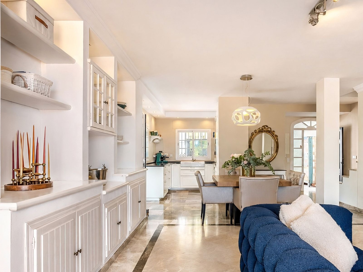 4 Bed Townhouse for sale in Nueva Andalucía Costa Del Sol, Málaga, Spain
