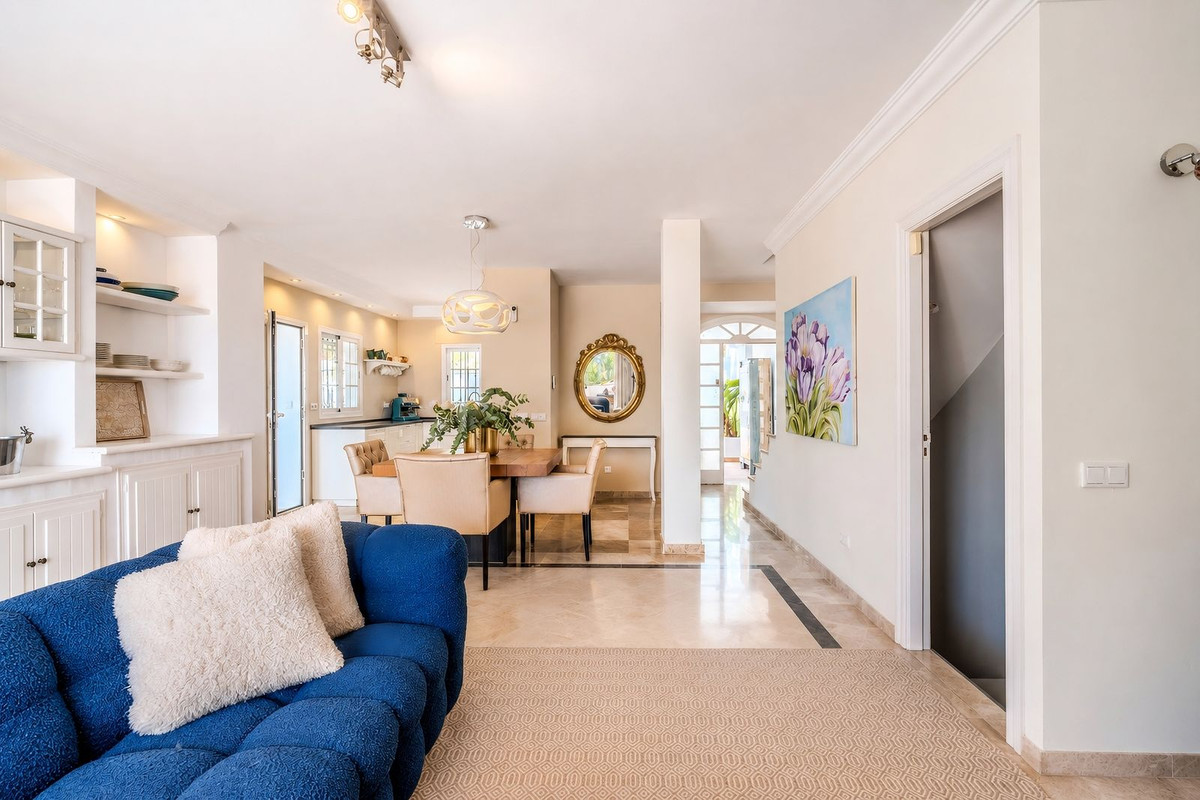 4 Bed Townhouse for sale in Nueva Andalucía Costa Del Sol, Málaga, Spain