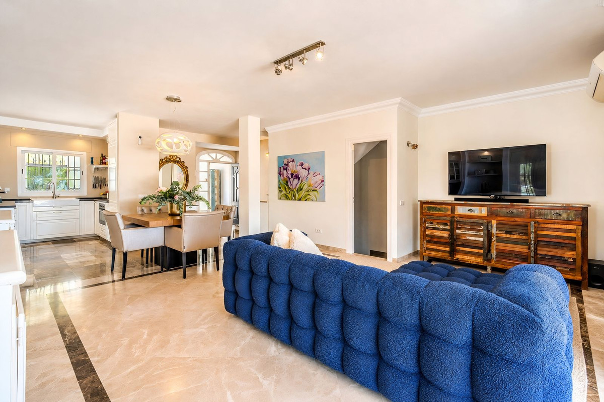 4 Bed Townhouse for sale in Nueva Andalucía Costa Del Sol, Málaga, Spain